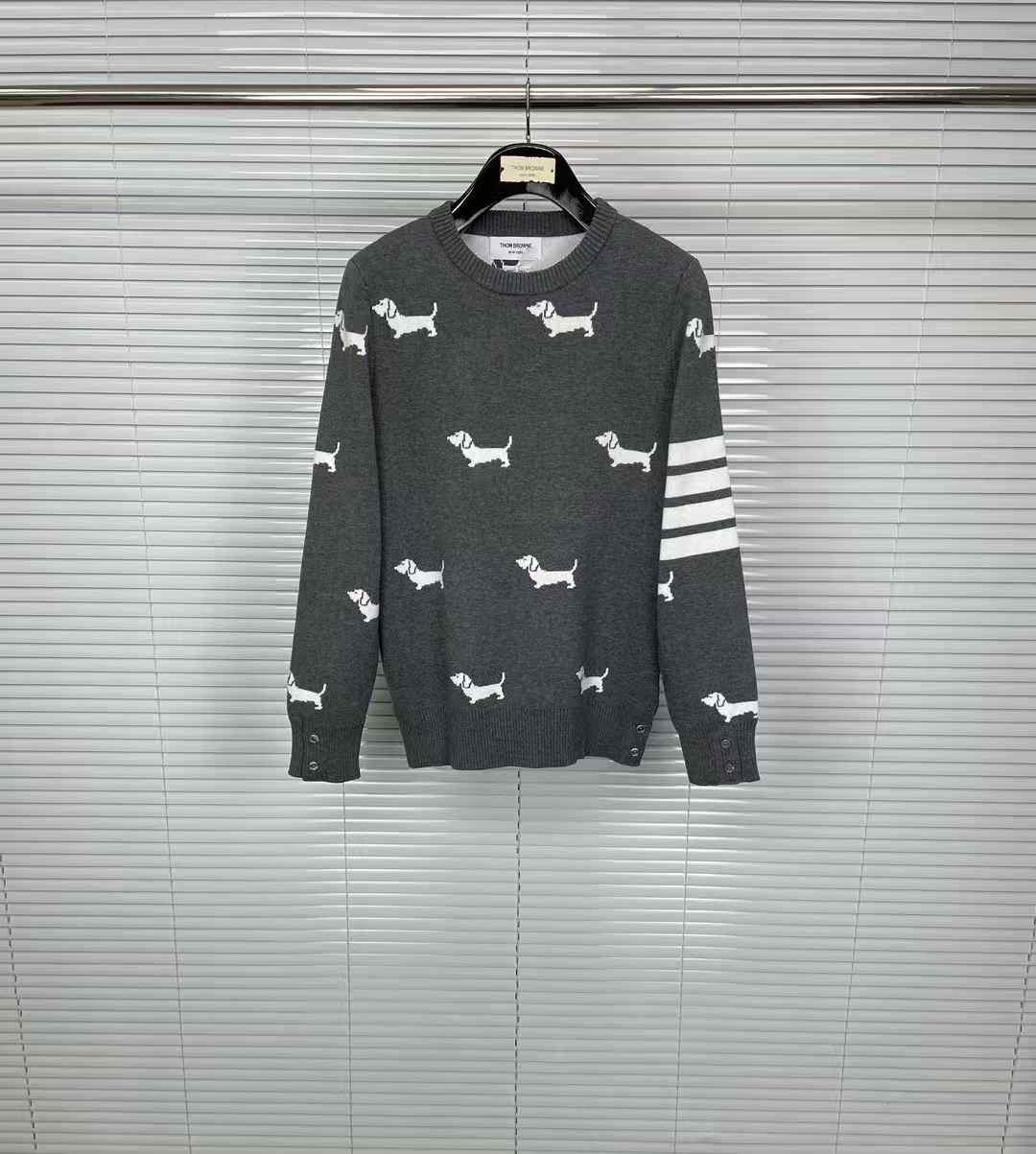 Thom Browne Hector intarsia-knit jumper in medium grey cotton with the signature 4-Bar stripe on the sleeve