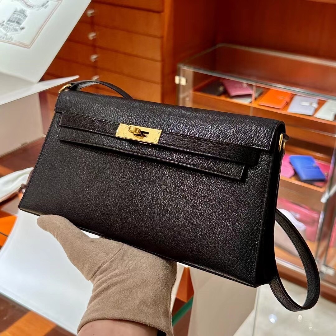 Hermes Kelly Classique To Go wallet in black leather with gold-plated hardware