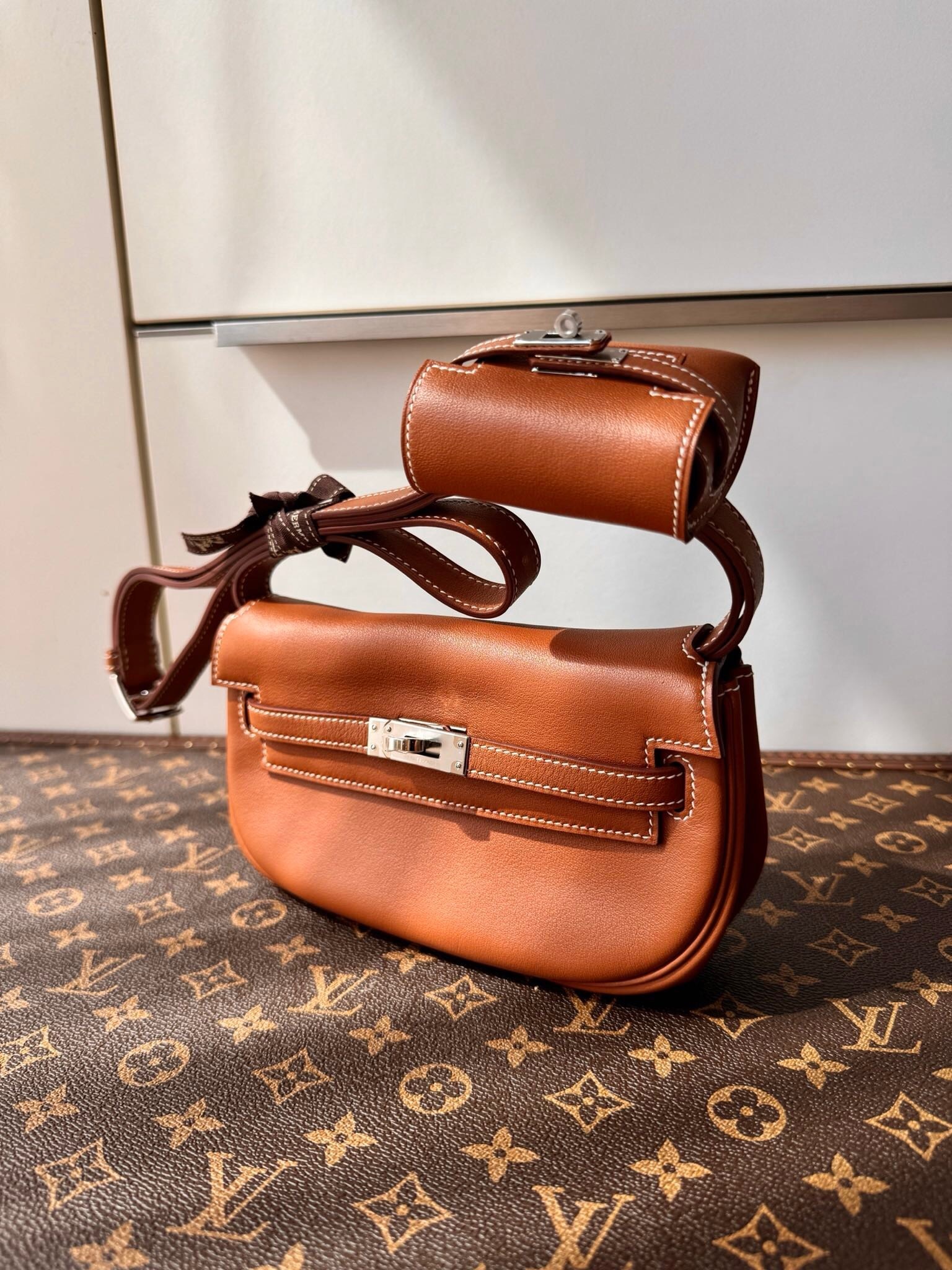 Hermes Kelly Moove bag in brown Swift leather with palladium hardware