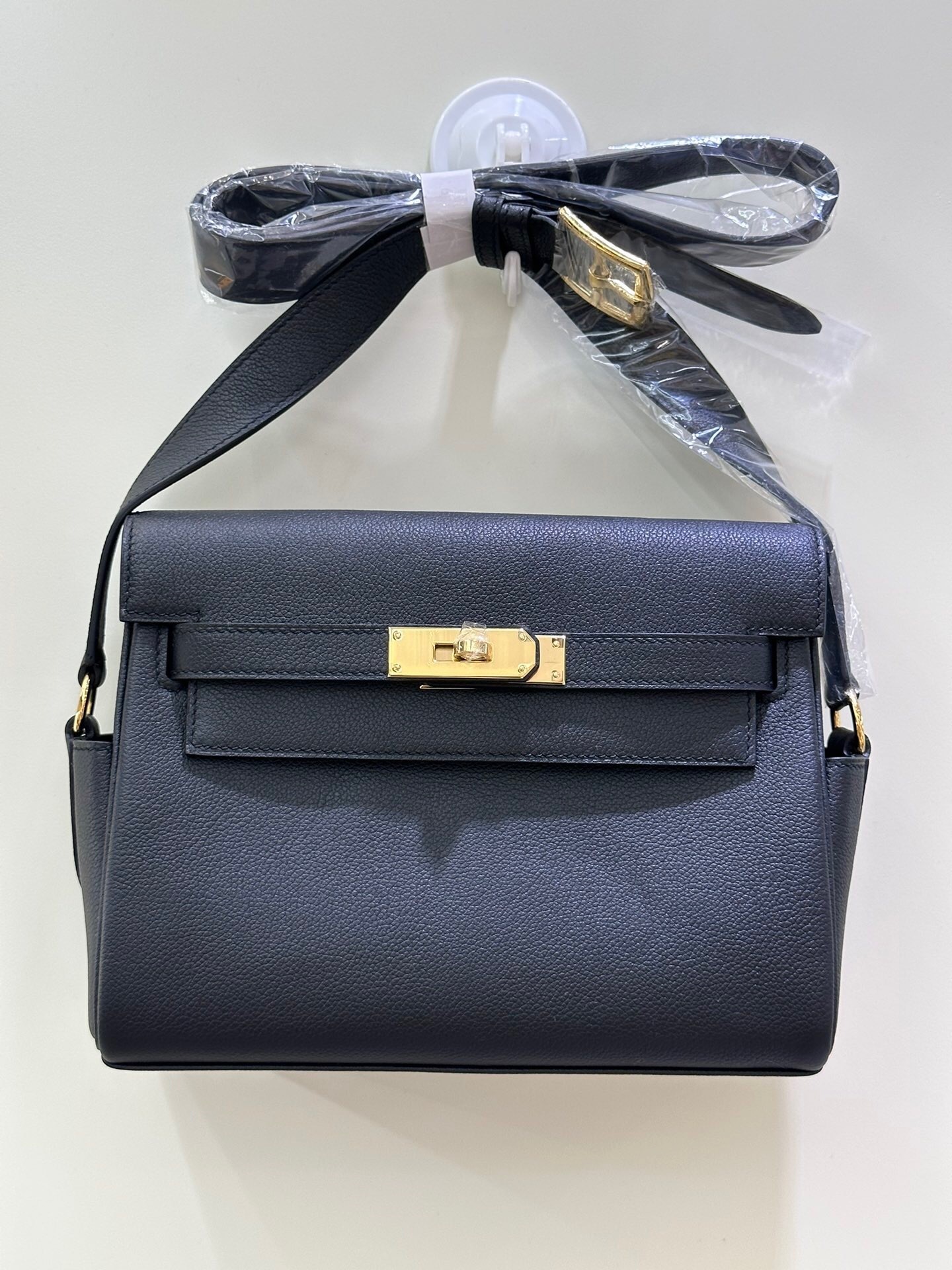 Hermes Kelly Depeches 25 Pouch in black Epsom calfskin leather