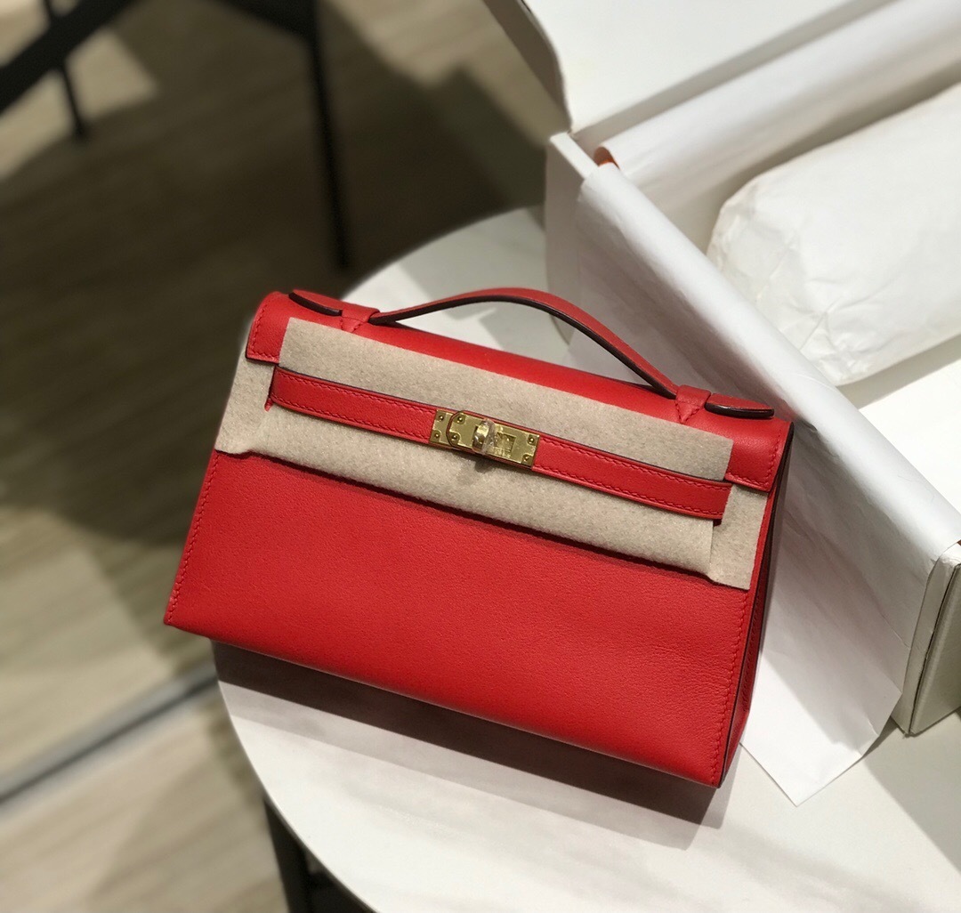 Hermes Kelly Pochette in Rouge Radieux swift leather with gold hardware