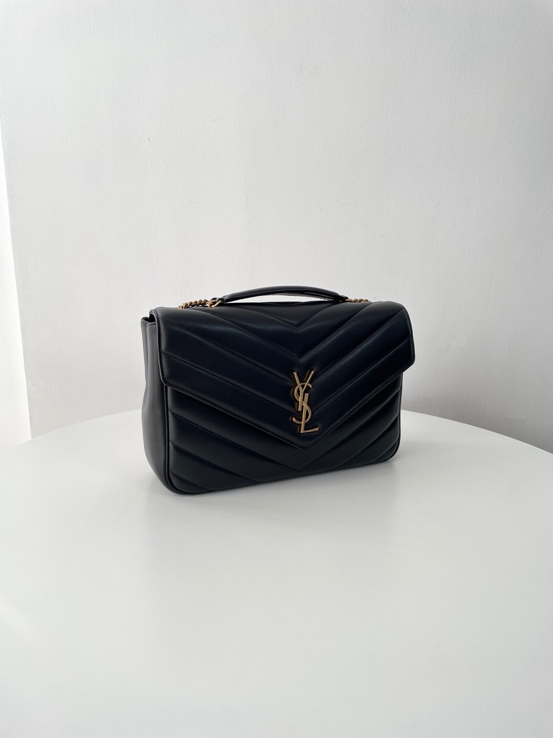 Saint Laurent Loulou medium shoulder bag in black matelassé leather
