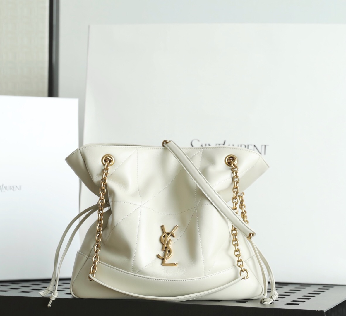 Saint Laurent Jamie Shopping bag in white quilted leather