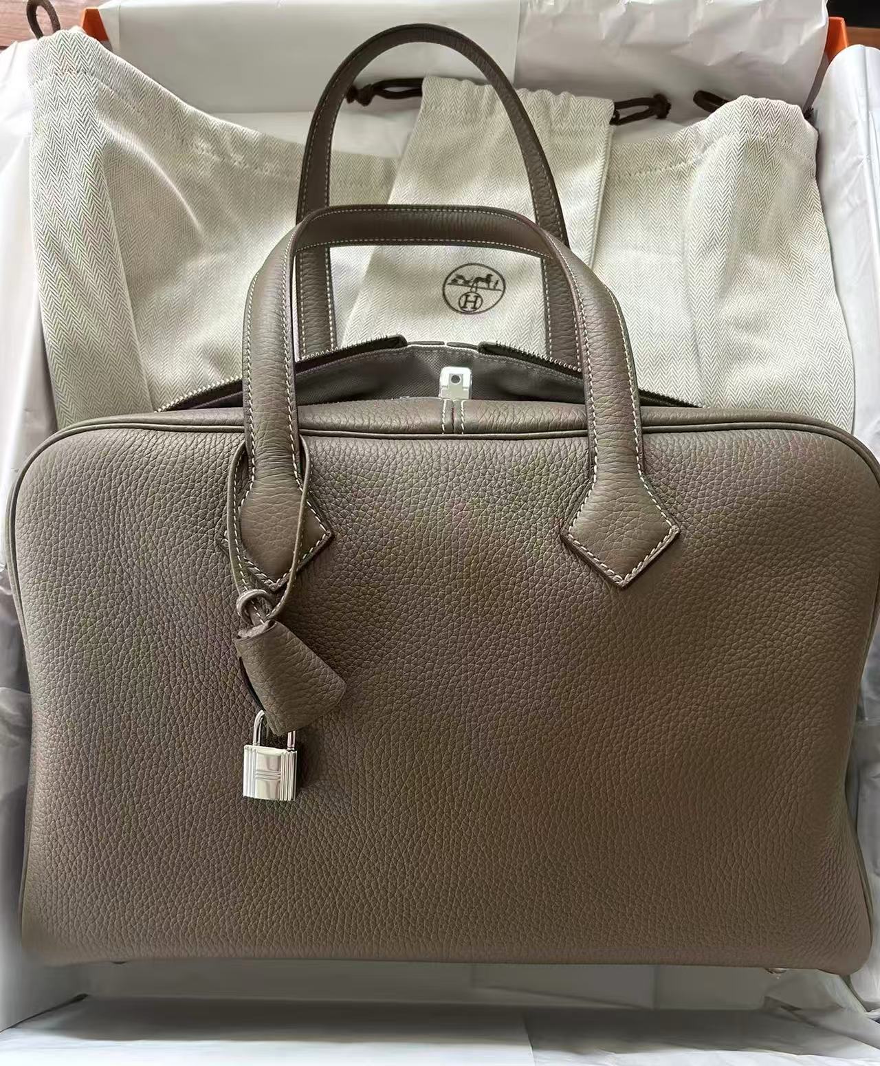 Hermes Victoria II Fourre-Tout 35 bag in Clemence leather