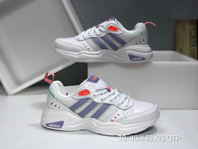 Addidas Wmns Strutter shoes