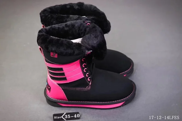 UGG Butte II Youth Snow Boots with a sheepskin lining in black and pink