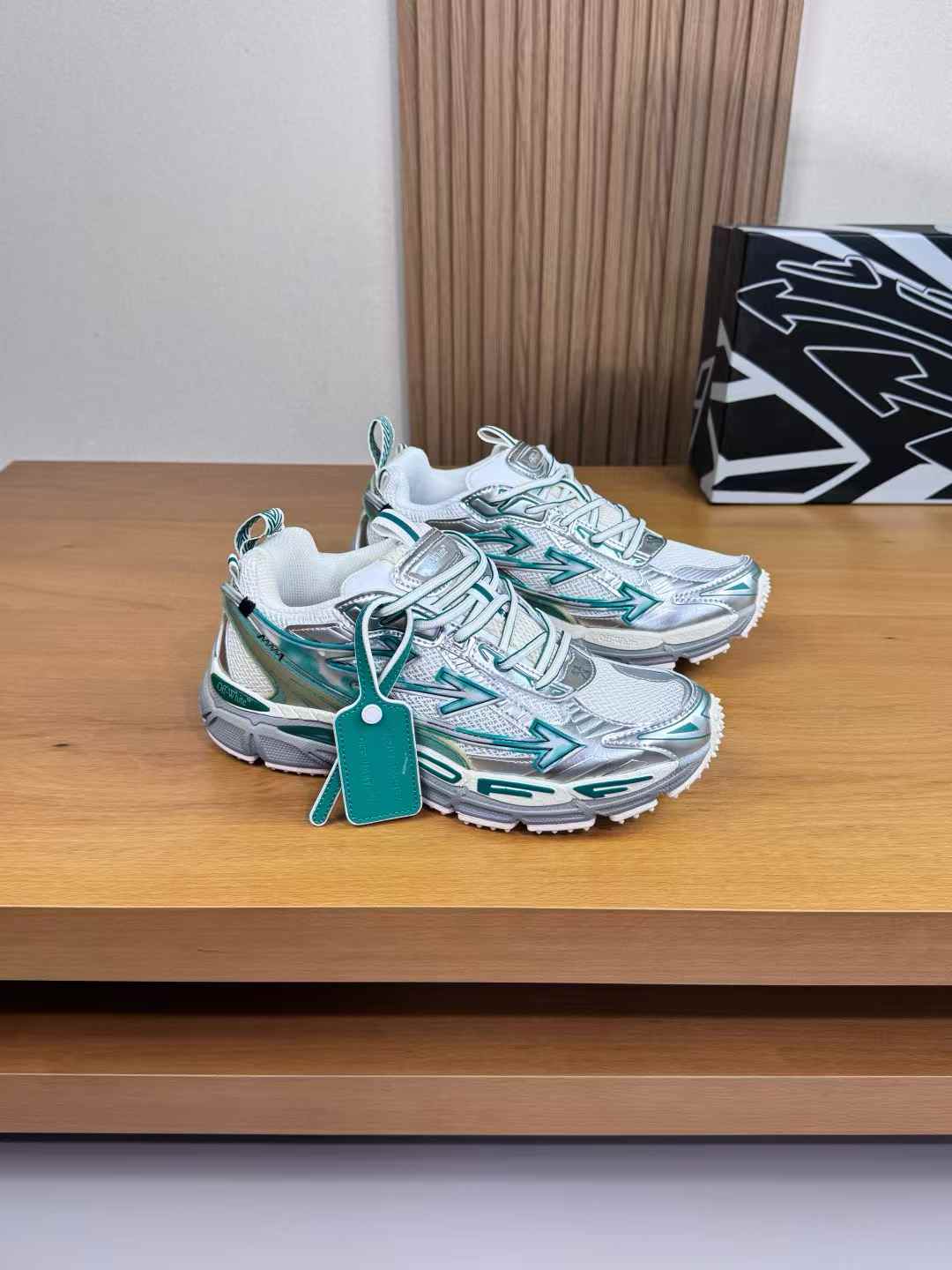 Off White Be Right Back low leather unisex retro sneaker in silver and blue