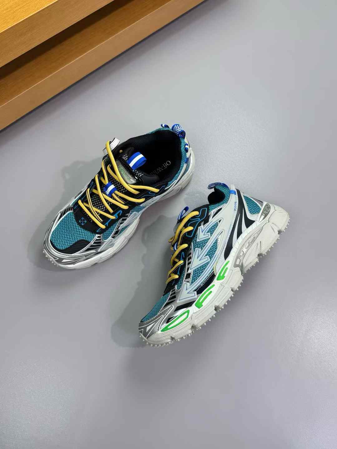 Off White Be Right Back sneakers in a silver and blue colorway