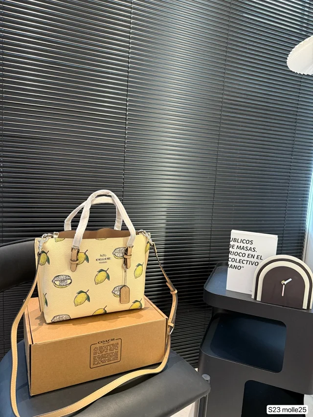 Coach Mollie Tote Bag 25 with a lemon print