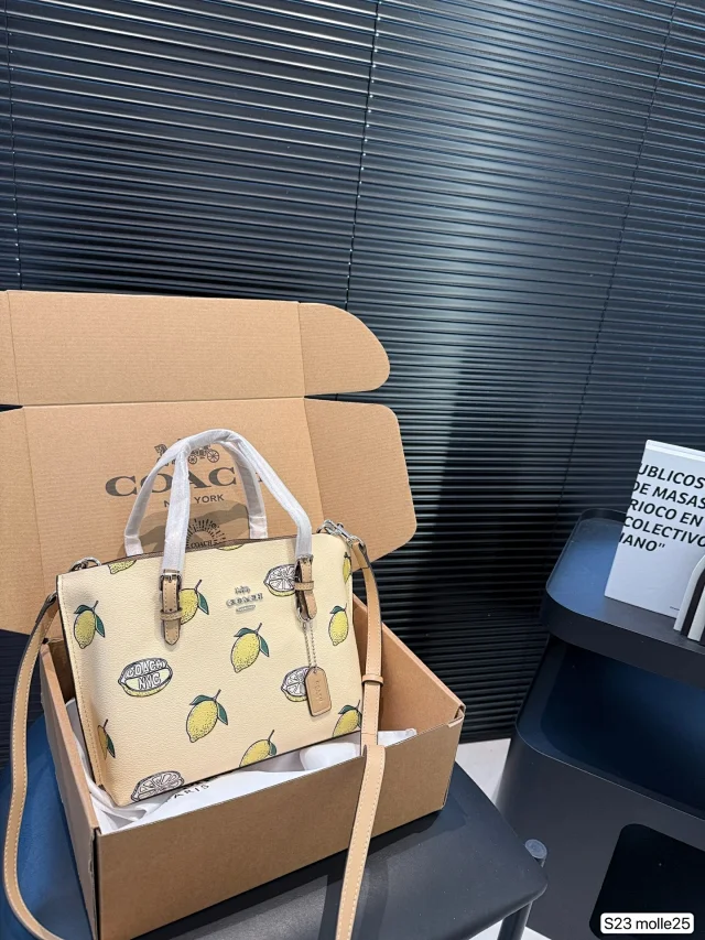 Coach Mollie Tote Bag 25 with a lemon print