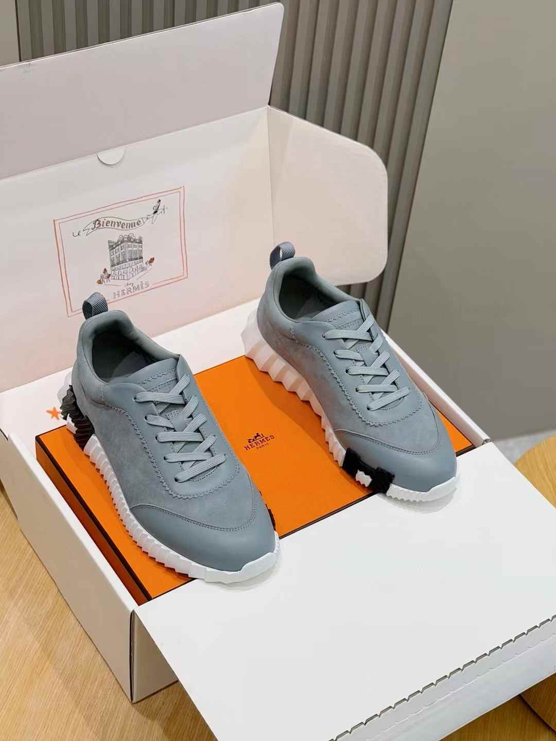 Hermès Bouncing sneakers in a "Gris Nuage" (cloud gray) color