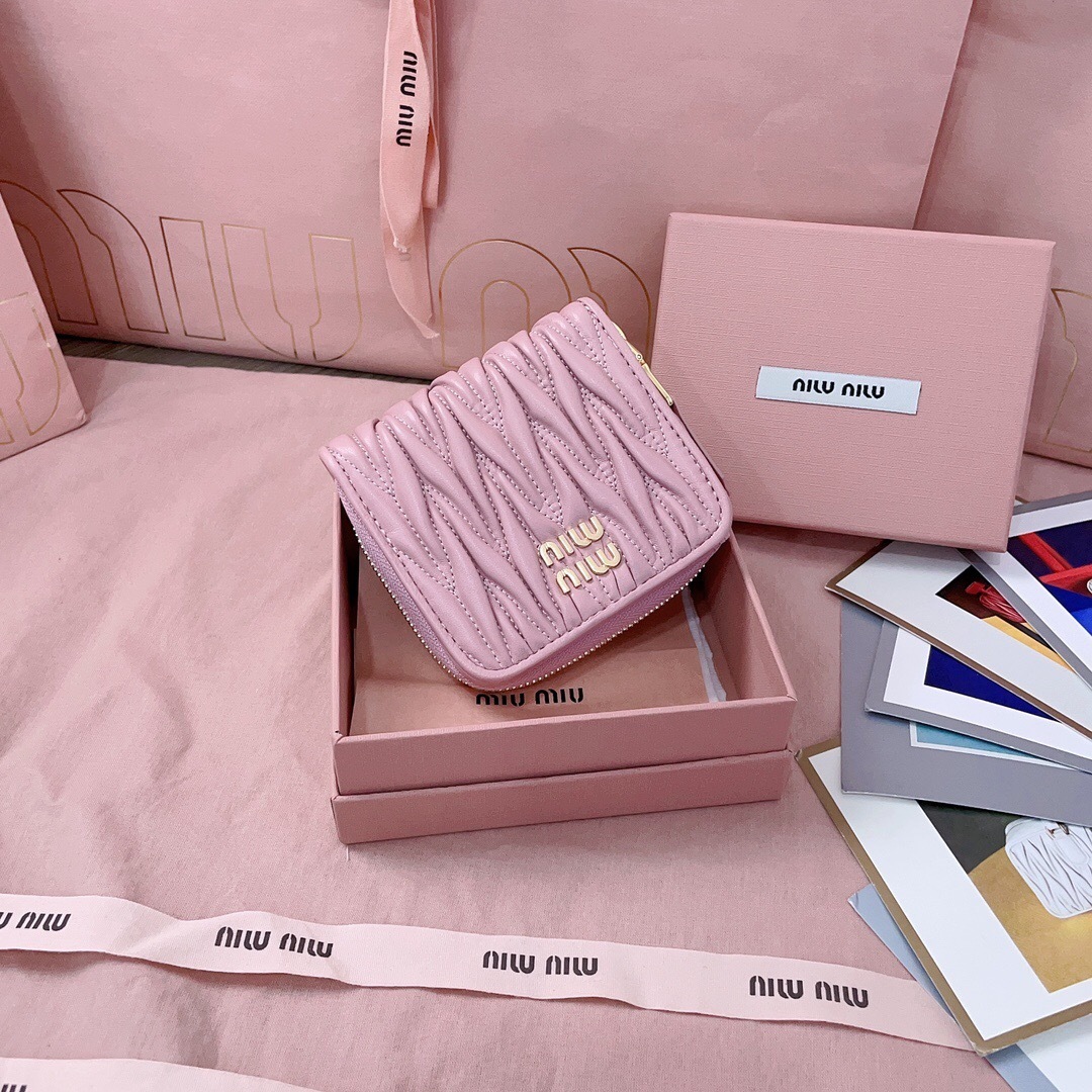 Miu Miu matelassé leather wallet in a light pink color