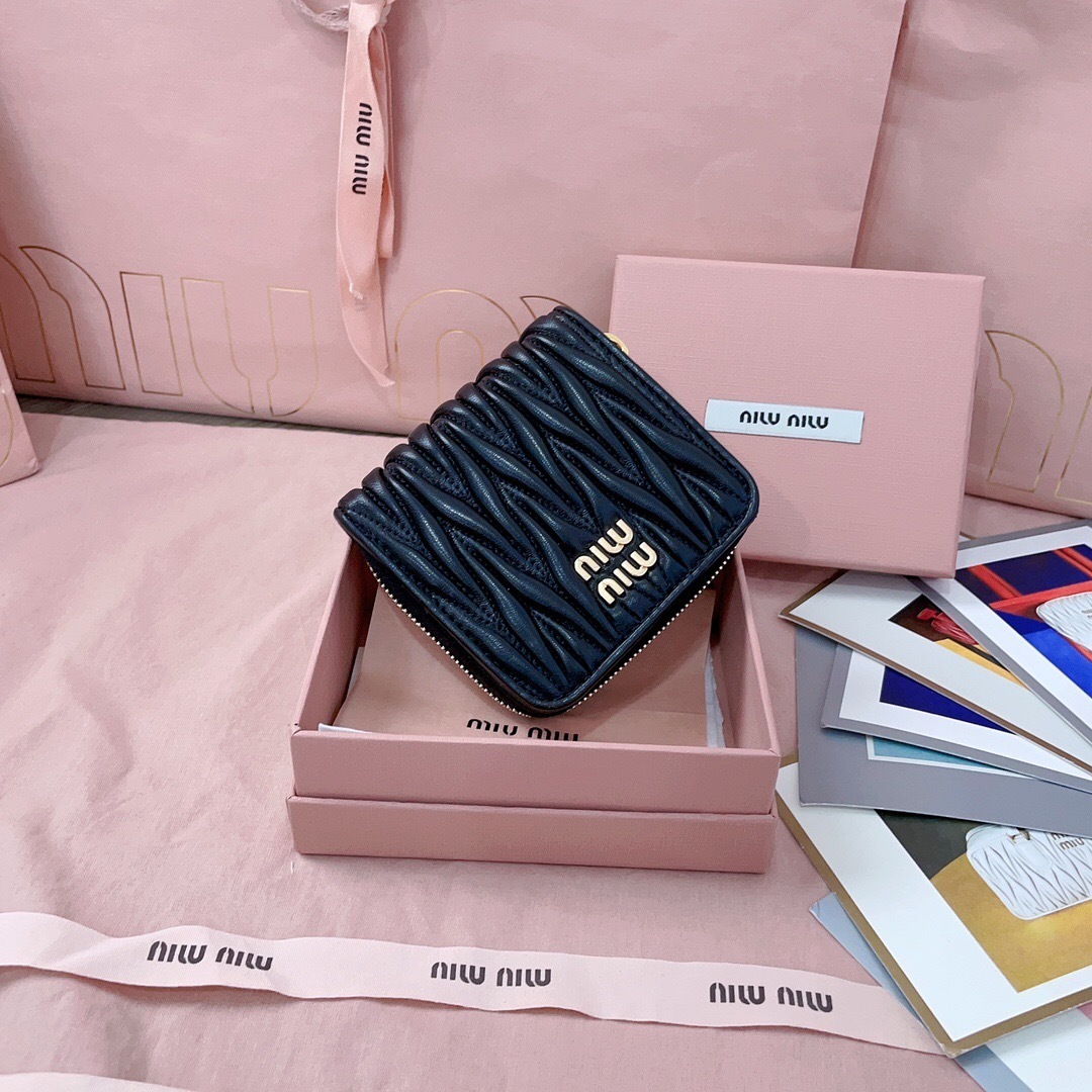 Miu Miu matelassé leather wallet in black
