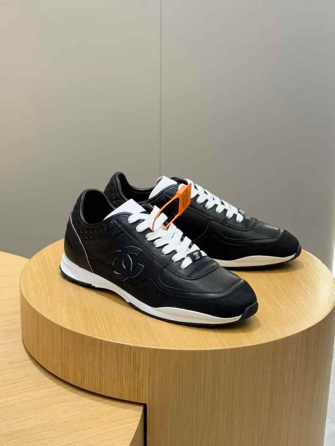 Chanel Spring-Summer 2025 Pre-collection sneakers in black and white calfskin and suede calfskin