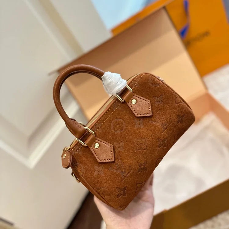LV Speedy bag in Monogram canvas with natural cowhide-leather trim