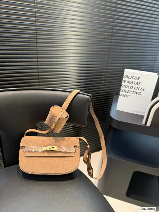 Hermes Kelly Moove bag in chai swift leather with gold hardware.