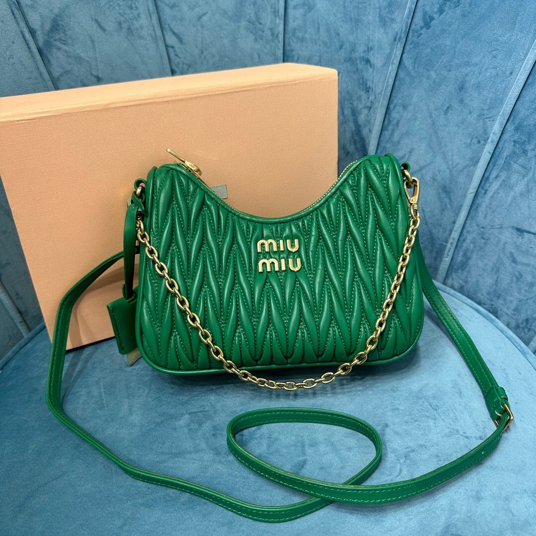 Miu Miu Matelassé shoulder bag in green leather with a gold chain strap