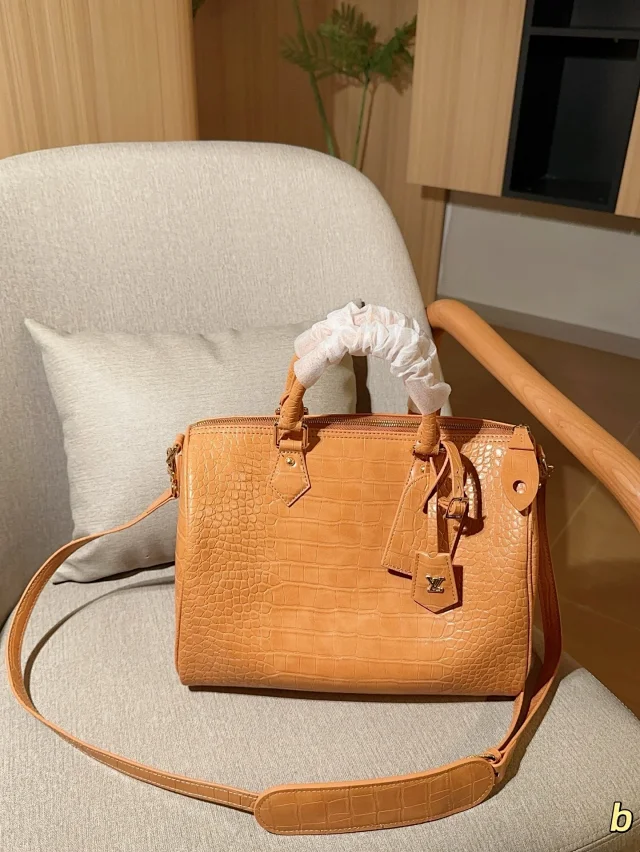 LV Speedy 30 bag in Epi leather