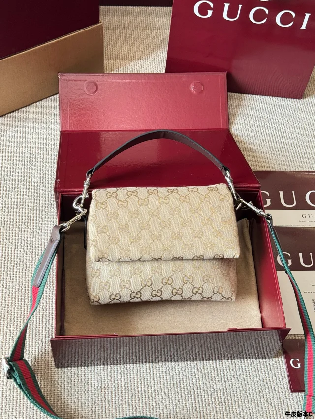 Gucci GG Small handbag with a beige GG pattern