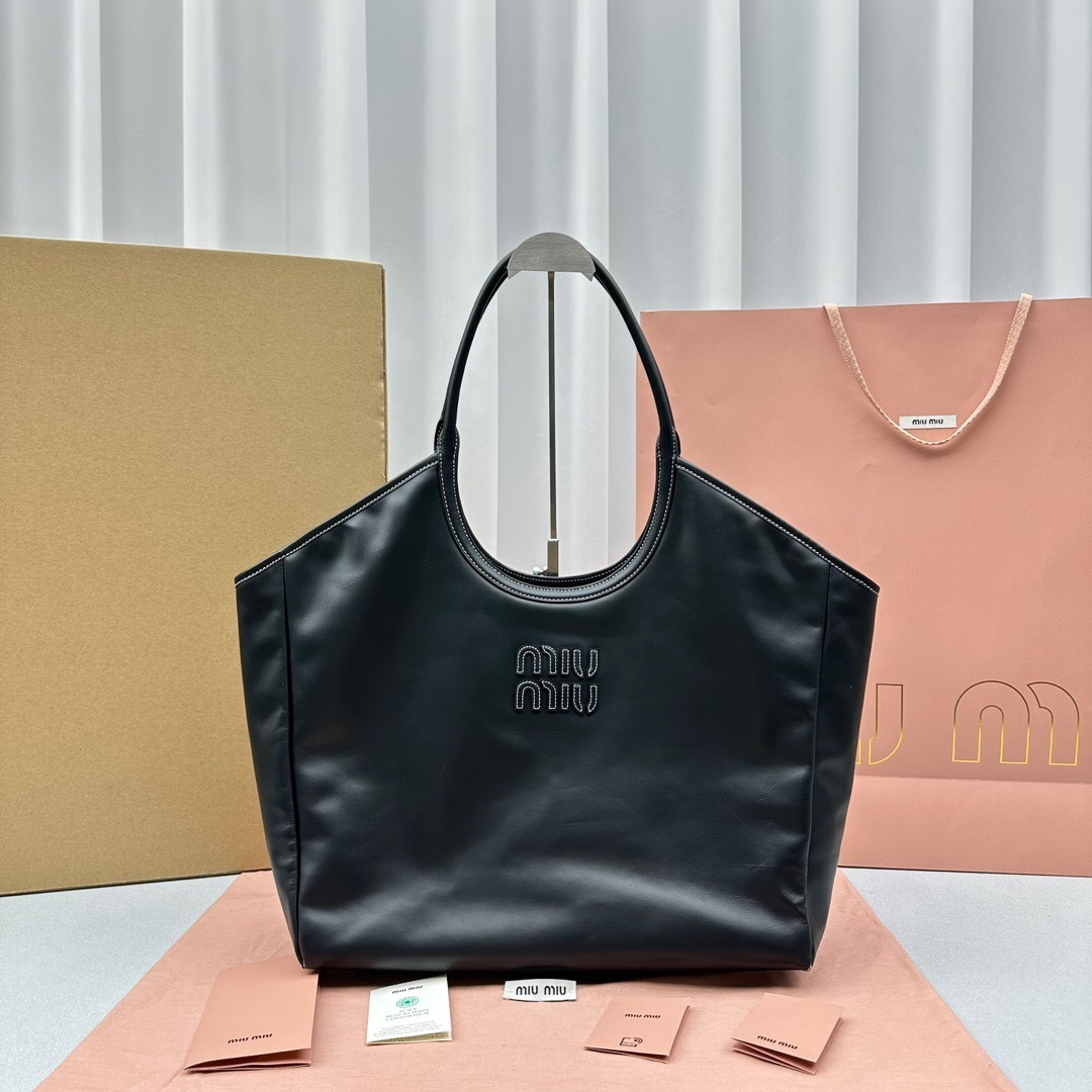 Miu Miu Ivy tote bag in black leather