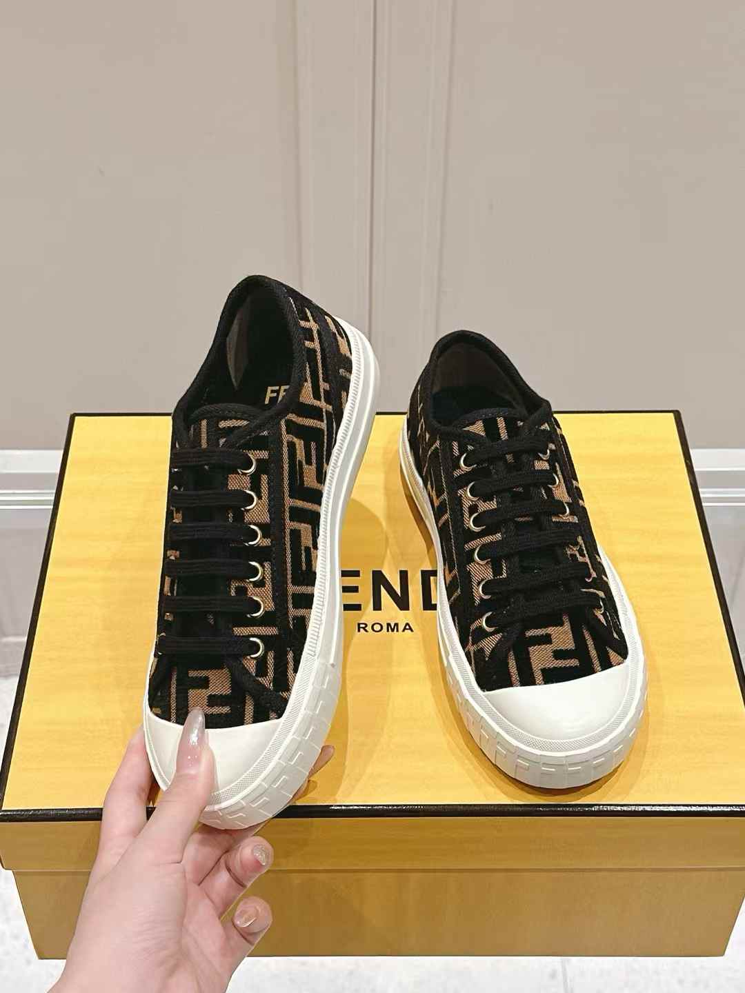 Fendi Roma sneakers