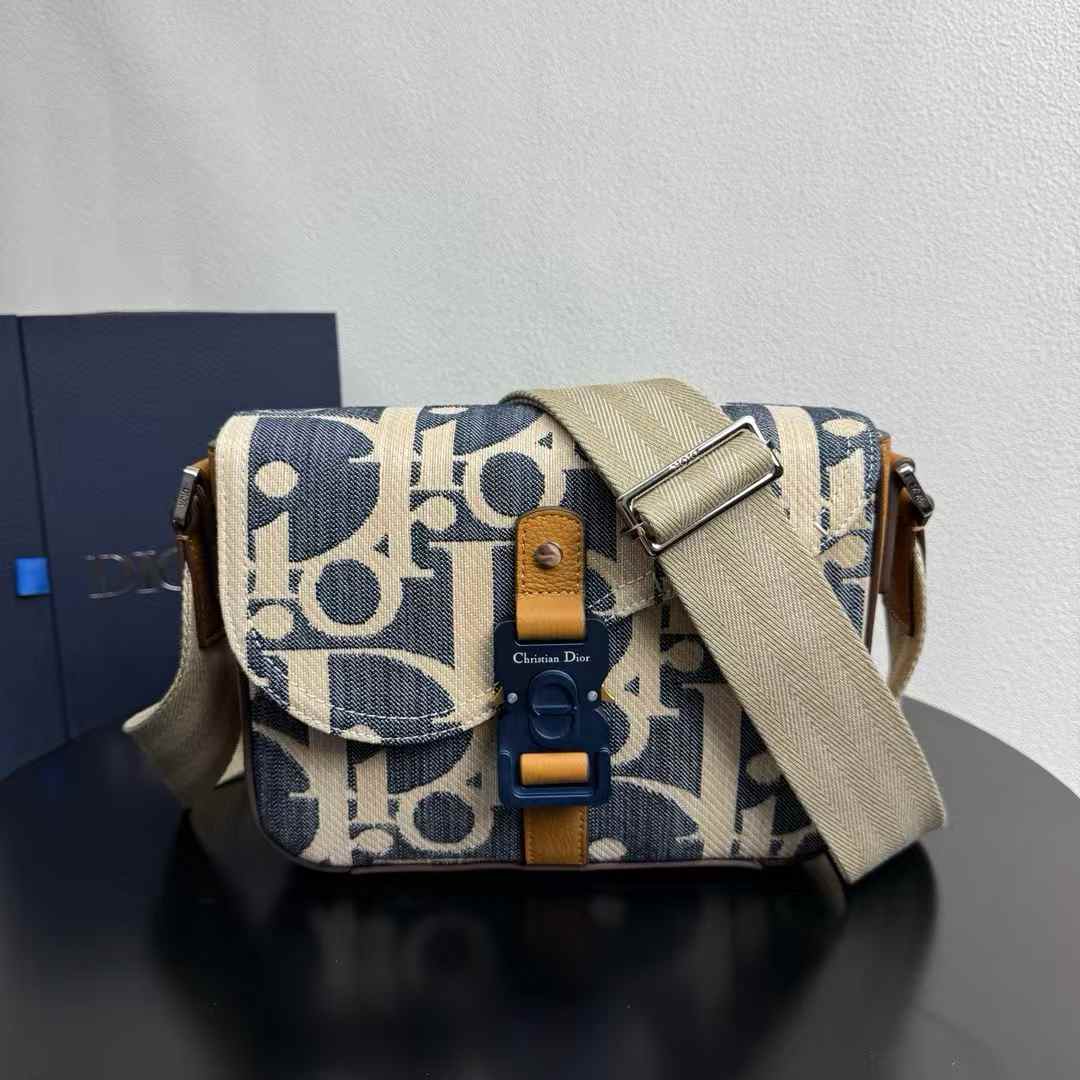 Dior Saddle Messenger Bag in blue Dior Oblique jacquard