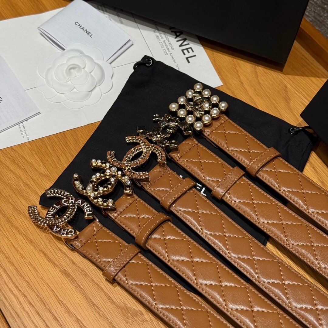 Chanel beige quilted leather pearl CC belt