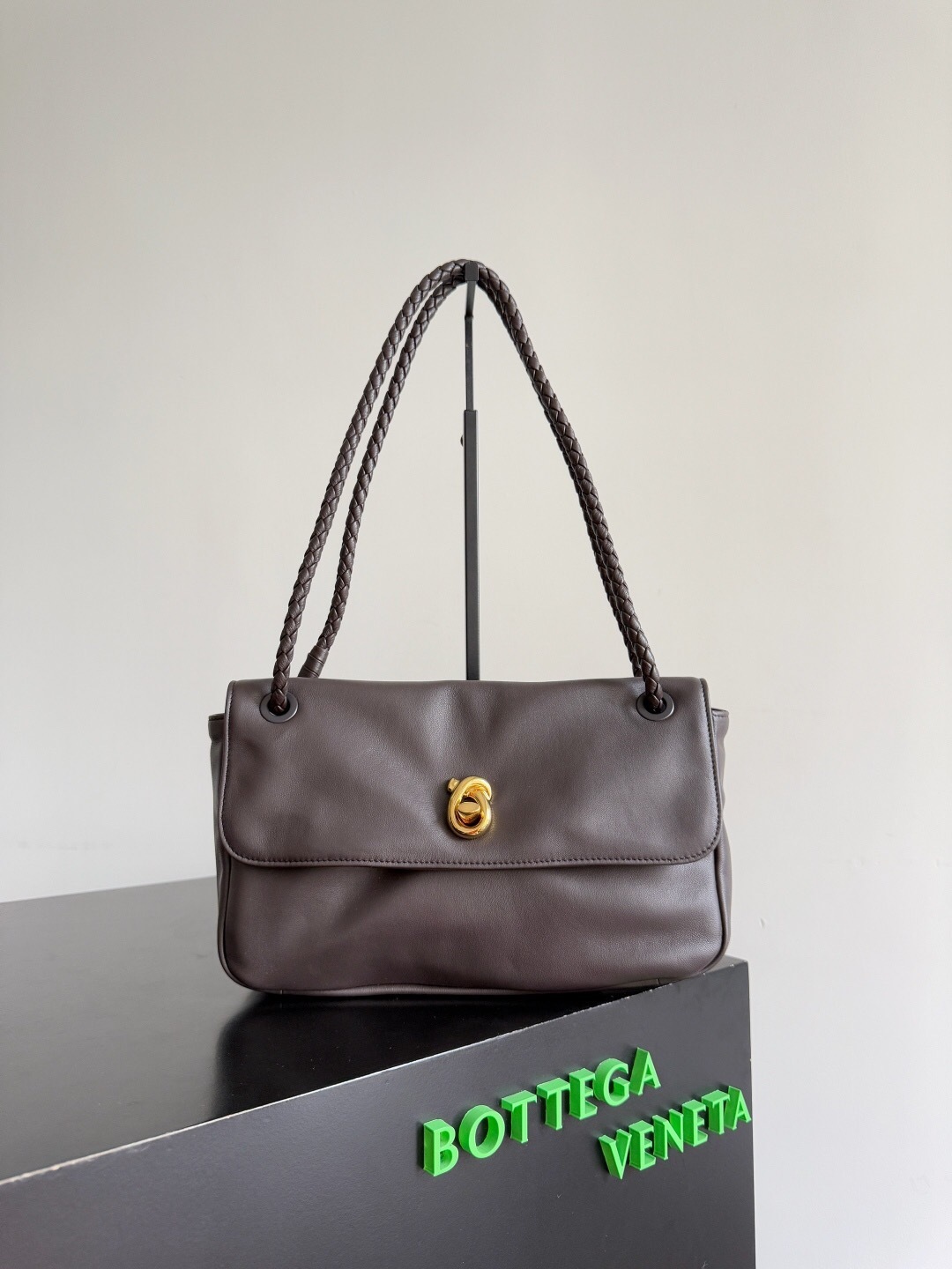 Bottega Veneta Madison shoulder bag lambskin leather knotted lock closure