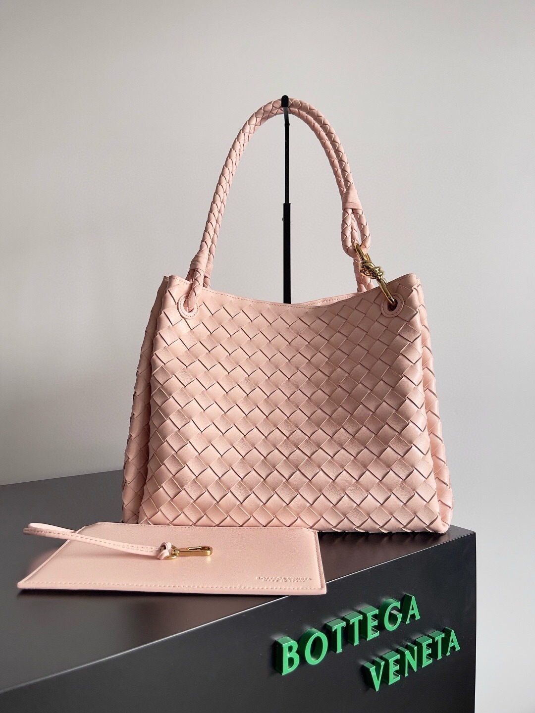 Bottega Veneta Parachute bag in pink intrecciato leather
