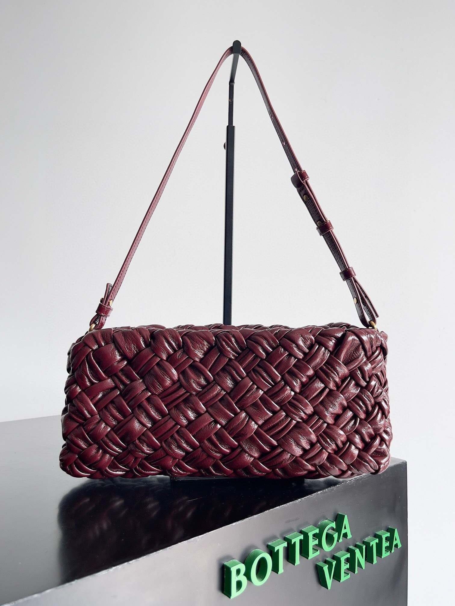 Bottega Veneta Kalimero Città Small leather shoulder bag in burgundy