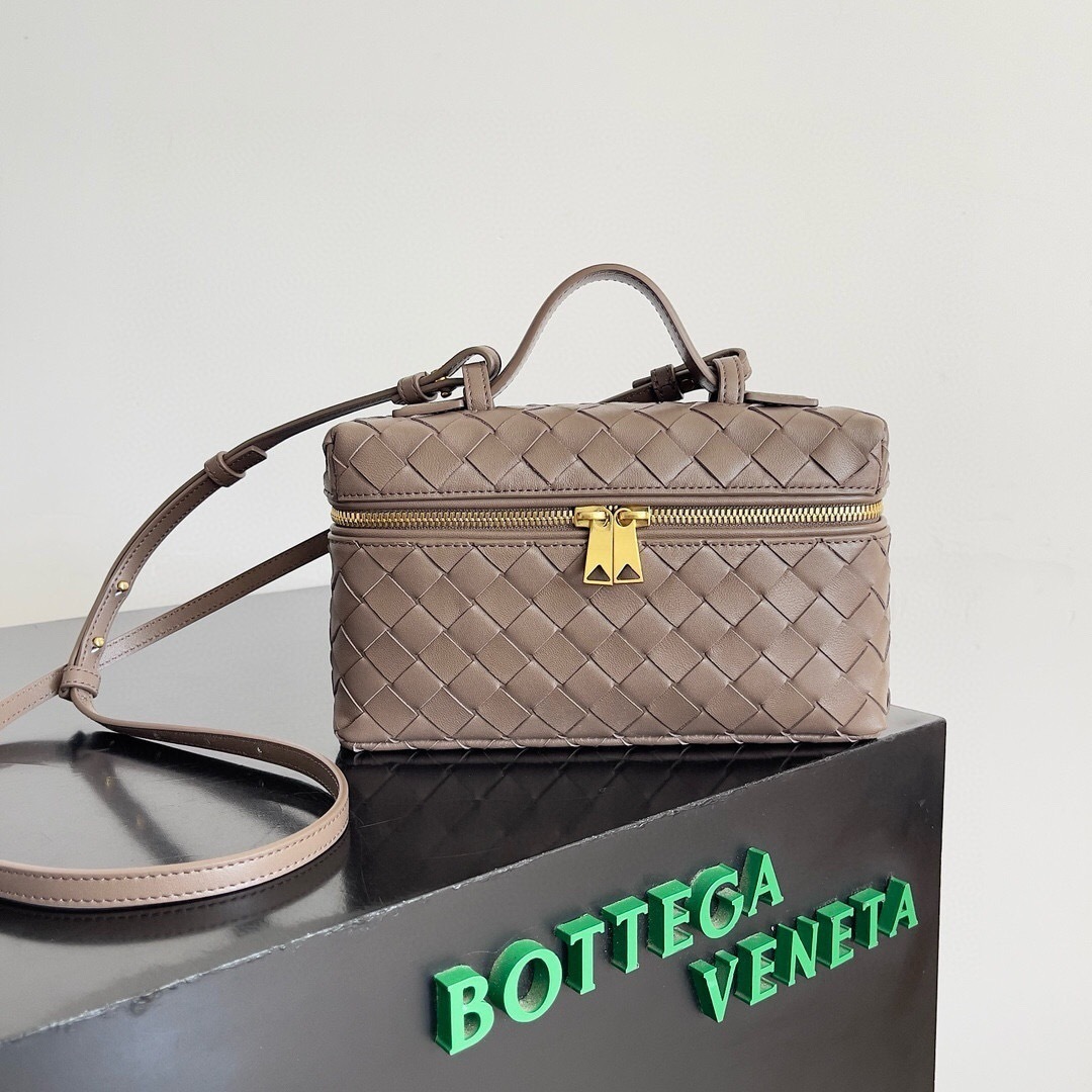 Bottega Veneta Bang Bang Intrecciato Leather Vanity Case