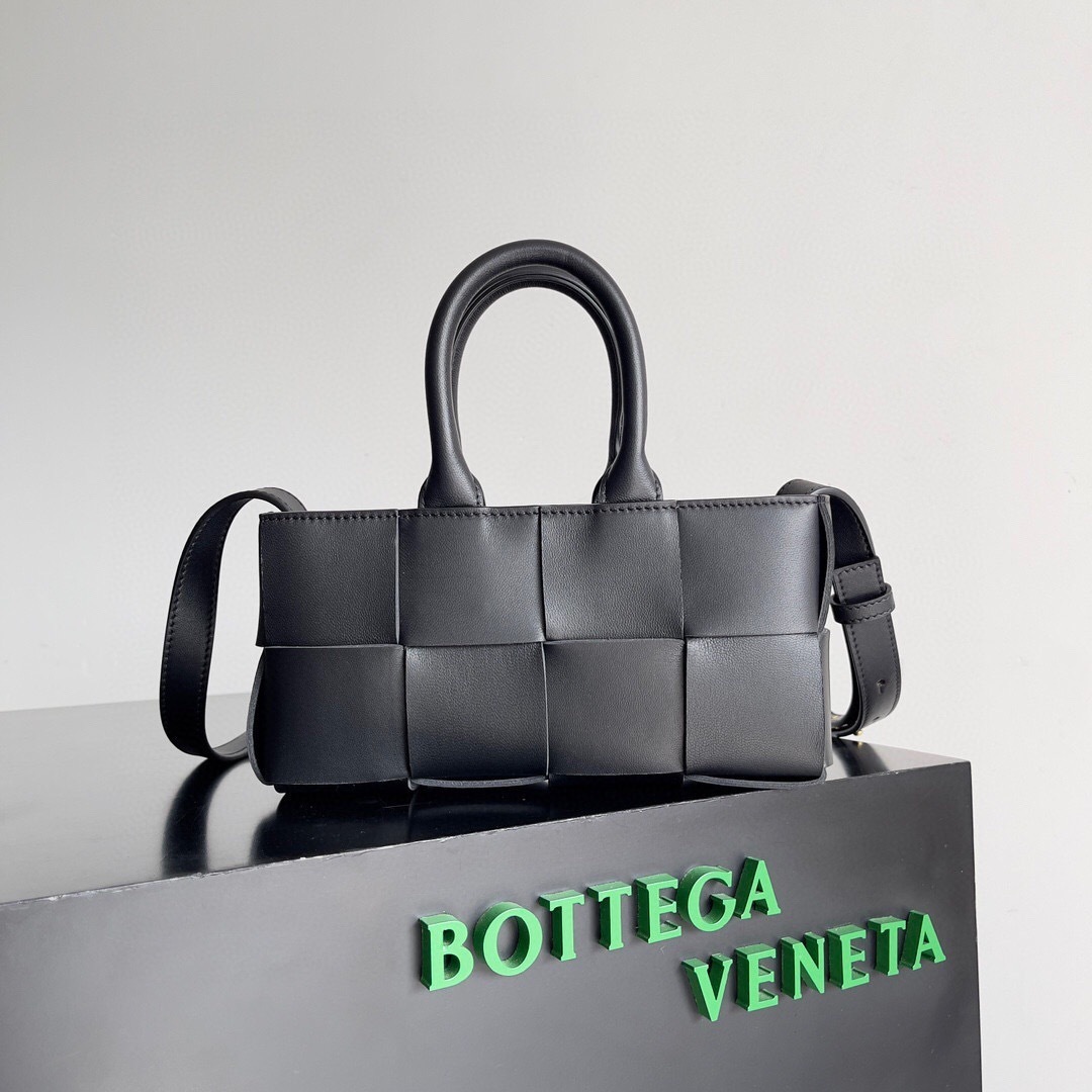 Bottega Veneta Arco Tote Bag in black intrecciato leather
