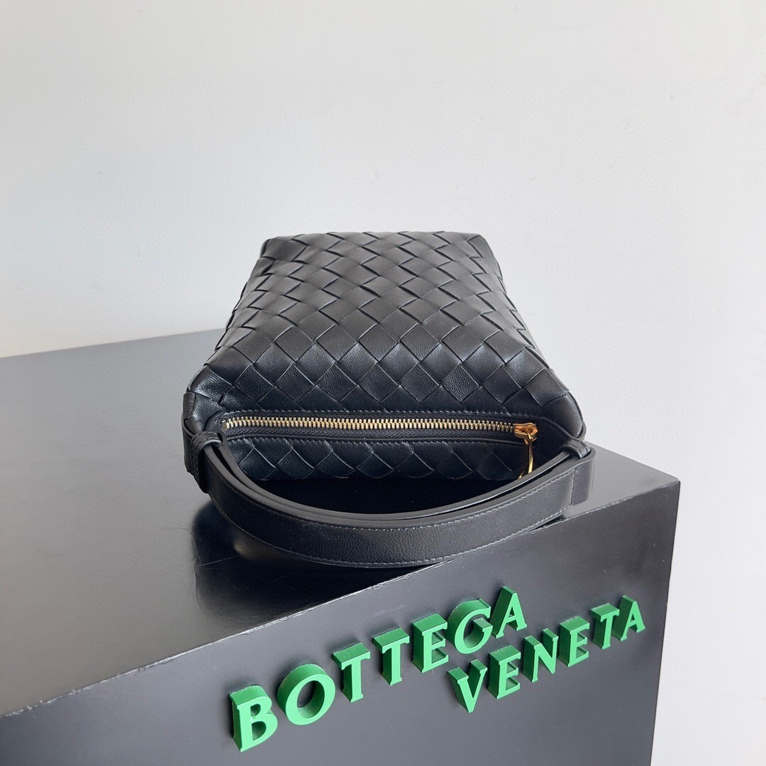 Bottega Veneta Candy Wallace top-handle bag in black Intrecciato leather