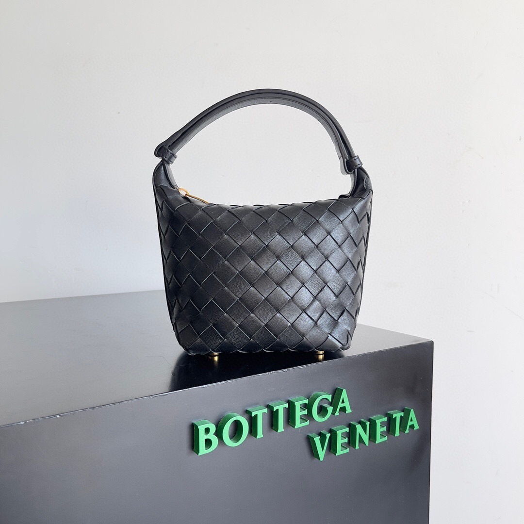 Bottega Veneta Candy Wallace top-handle bag in black Intrecciato leather
