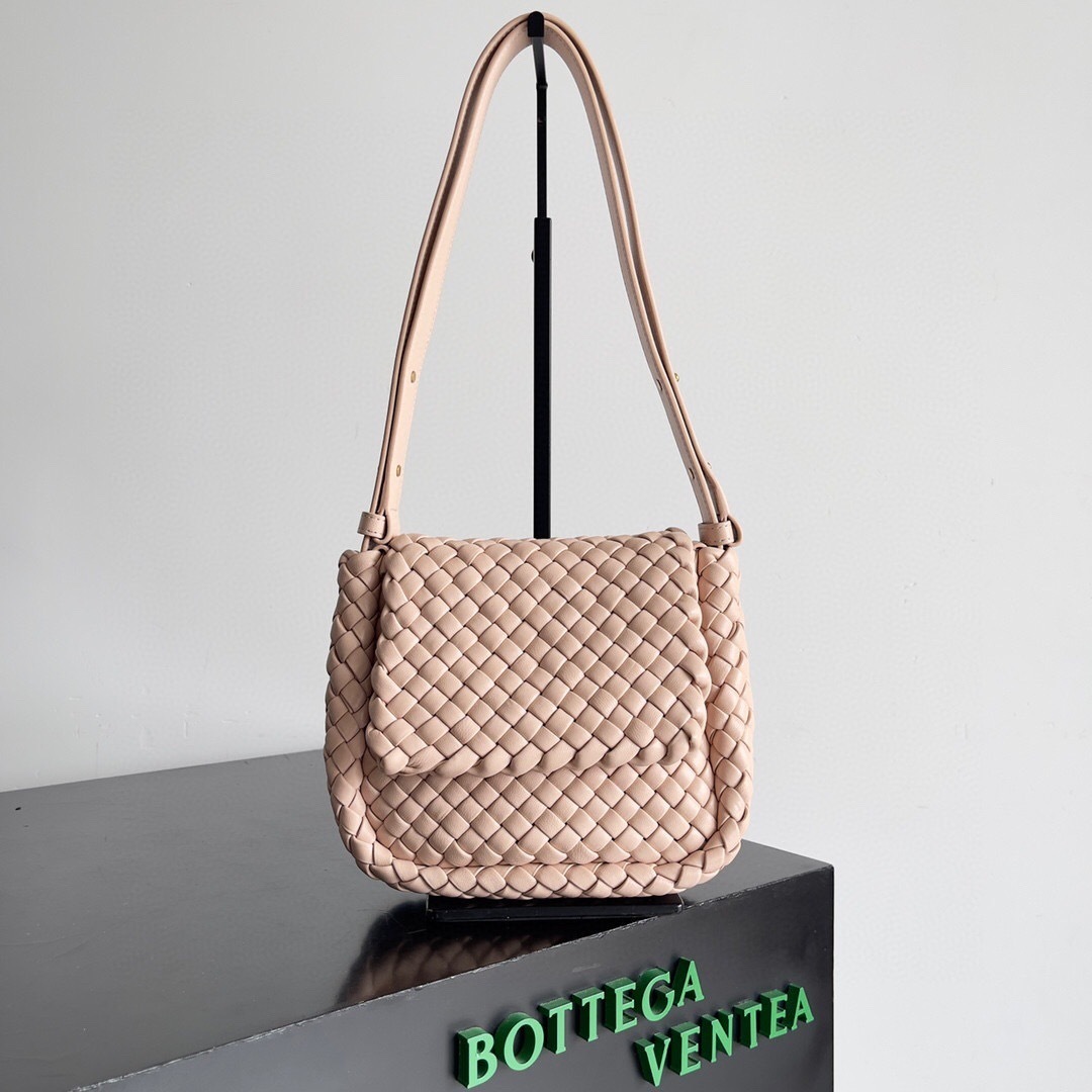 Bottega Veneta Cobble small intrecciato leather shoulder bag in blush pink