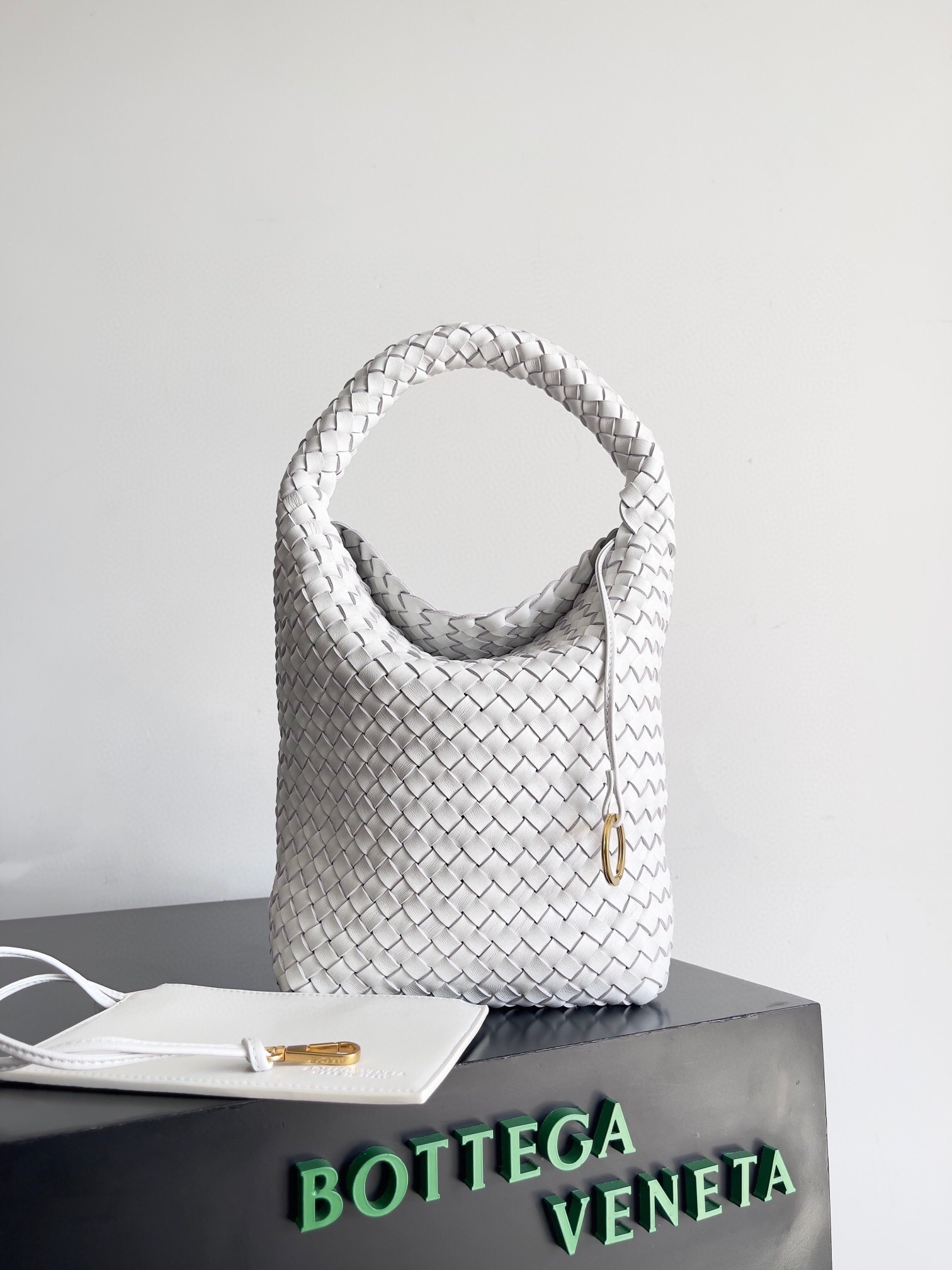 Bottega Veneta Cabat or Bucket bag with an intrecciato woven leather design white