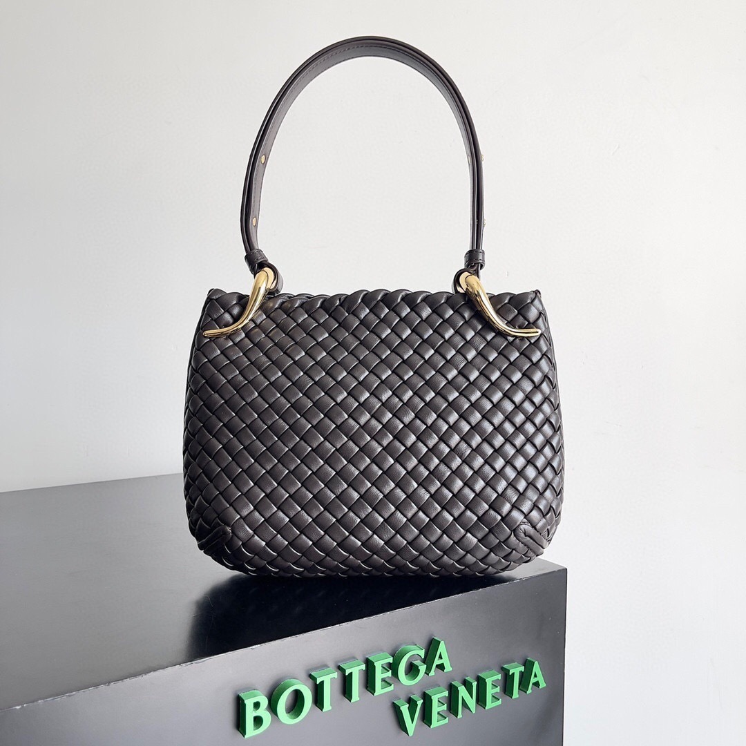 Bottega Veneta Clicker intrecciato leather shoulder bag black