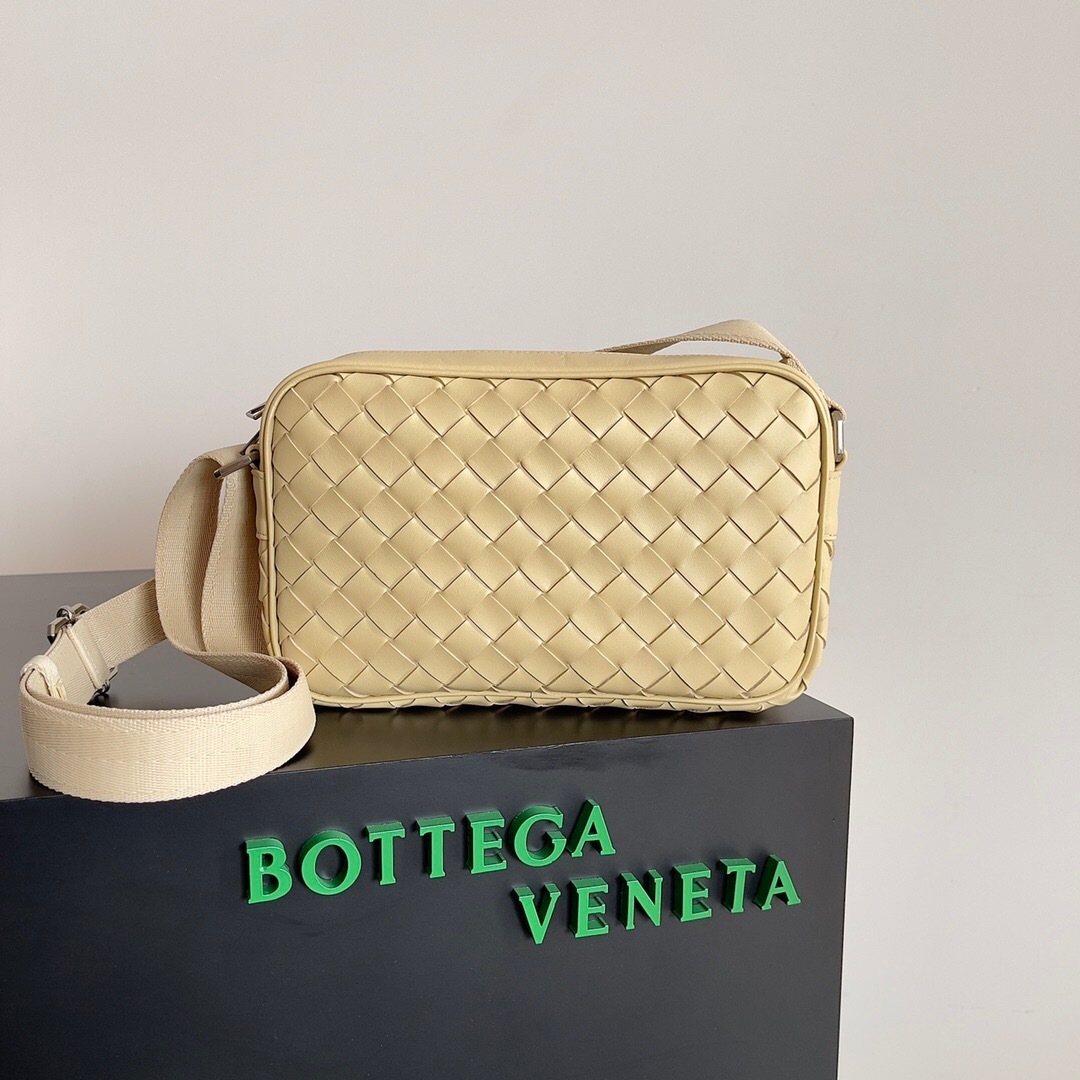 Bottega Veneta Mini Loop Camera Bag with intrecciato craftsmanship in bonded calfskin and gold-finish hardware