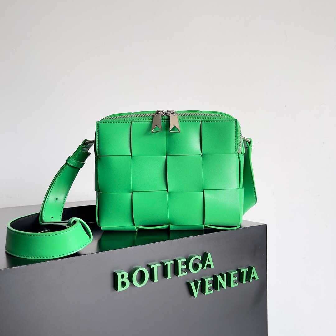 Bottega Veneta Small Cassette Intrecciato leather camera bag in lime green