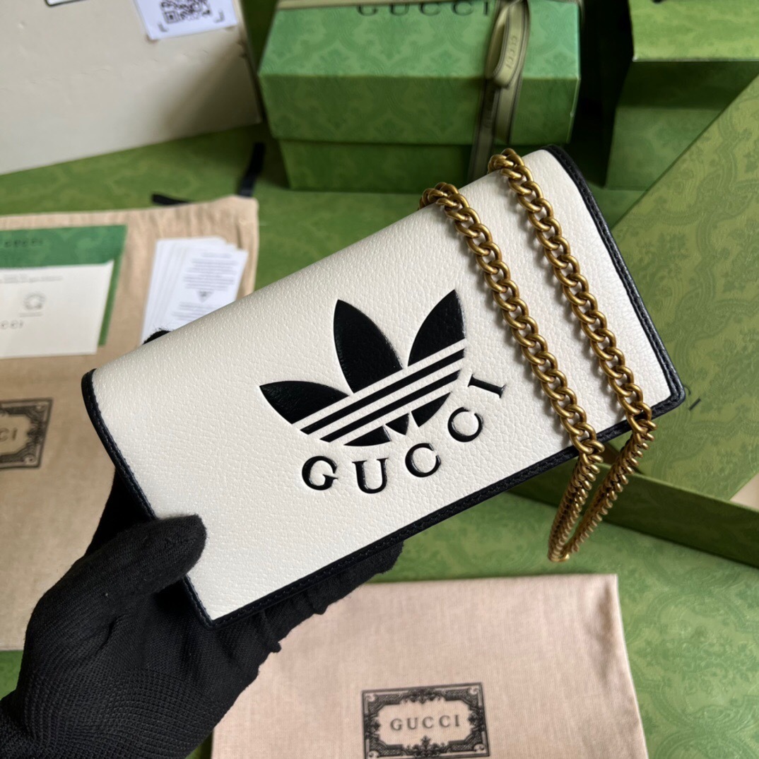 Gucci x adidas wallet with chain in off-white leather