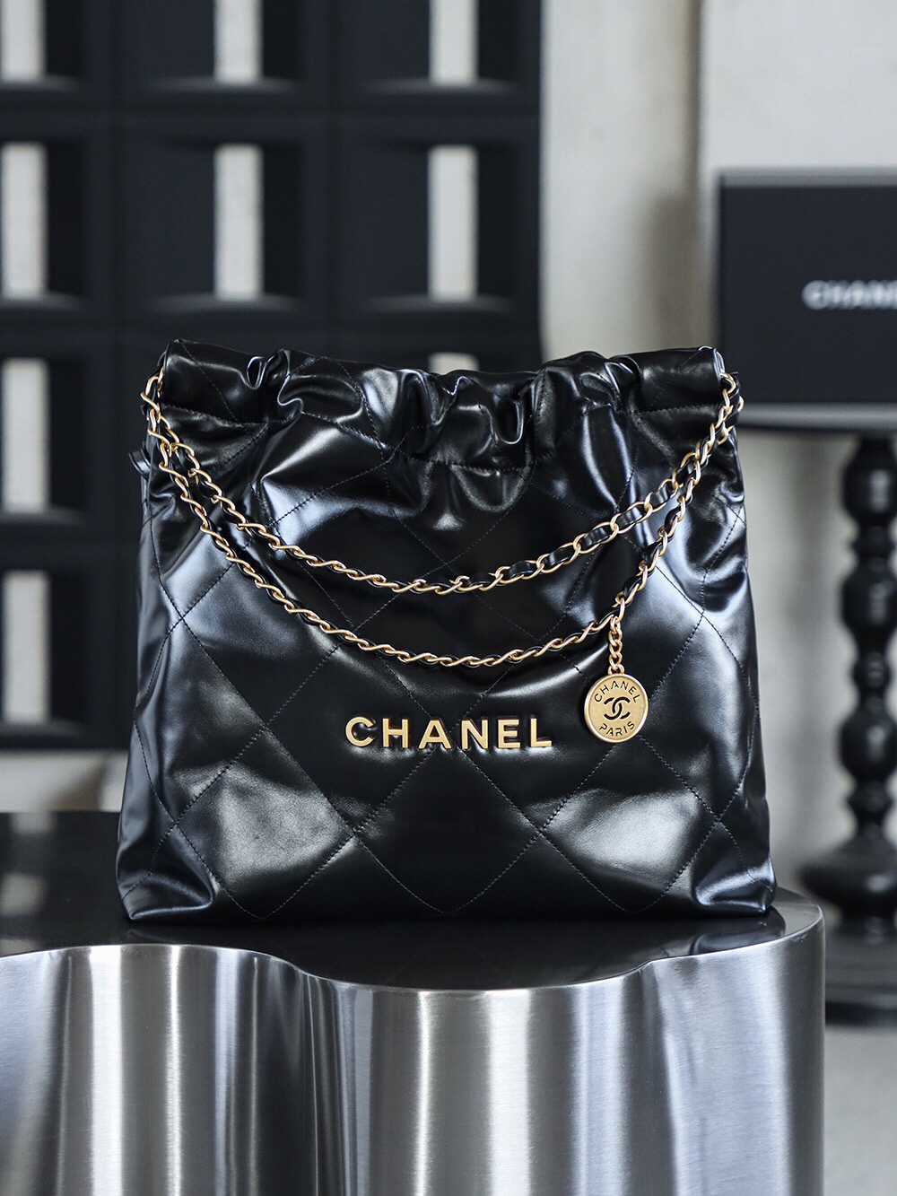 Chanel 22 Bag Medium 24K Retro GHW Antiba Leate Size 39*42*8cm
