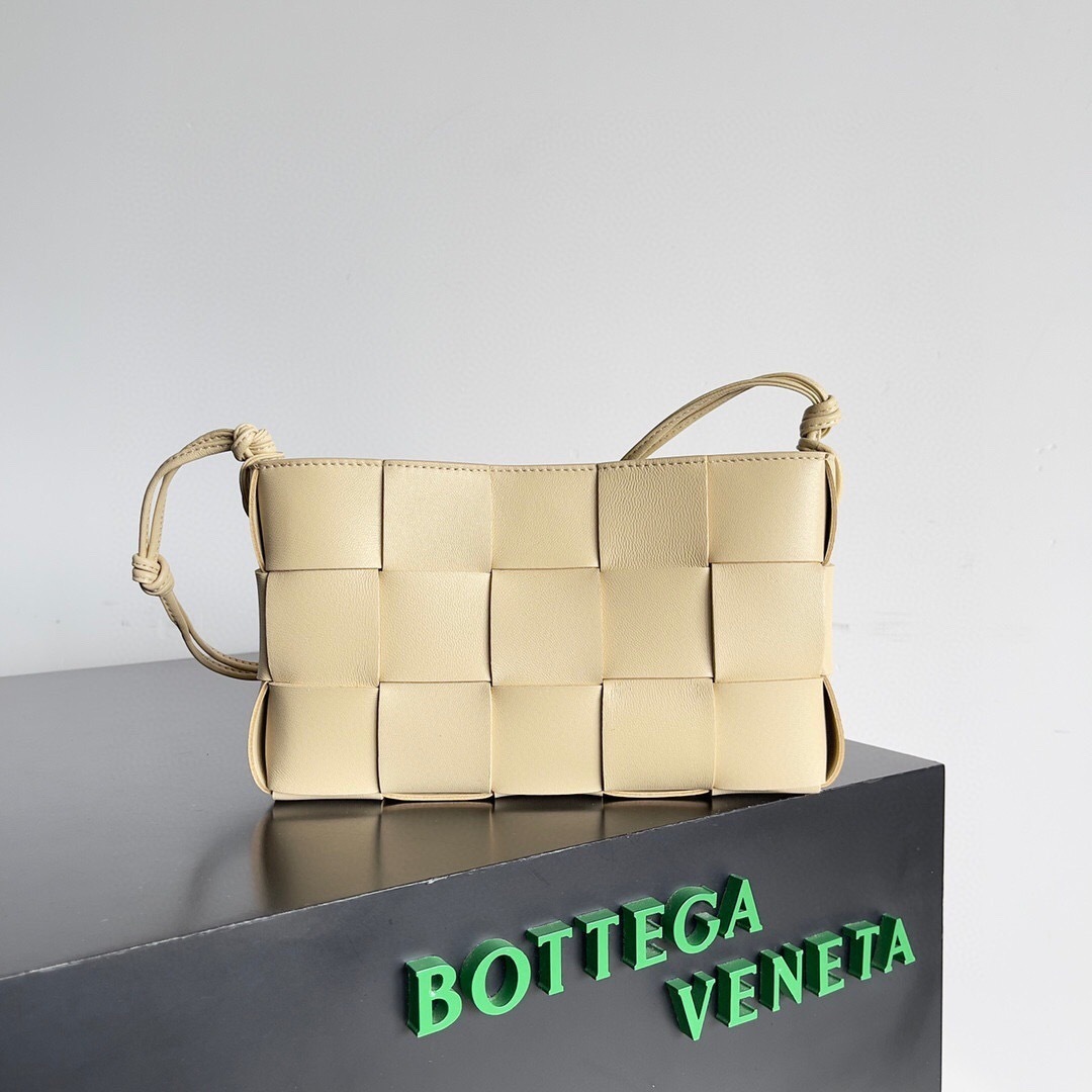 Bottega Veneta Cassette Bag Intrecciato weave