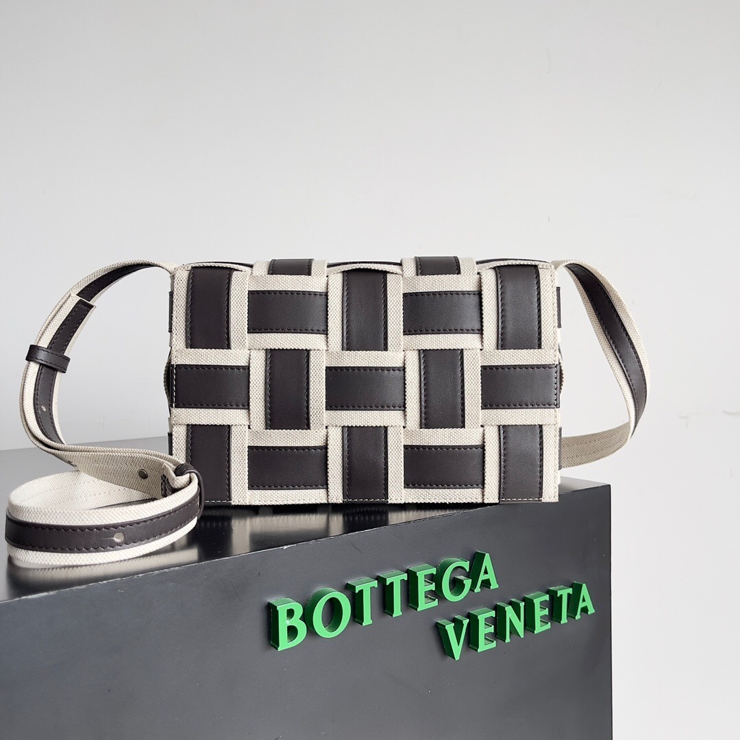 Bottega Veneta Cassette bag in a black and white woven leather design