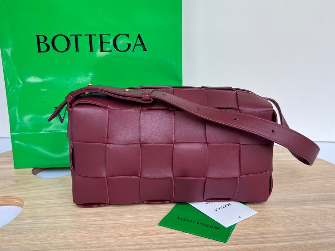 Bottega Veneta Brick Cassette bag in a burgundy color