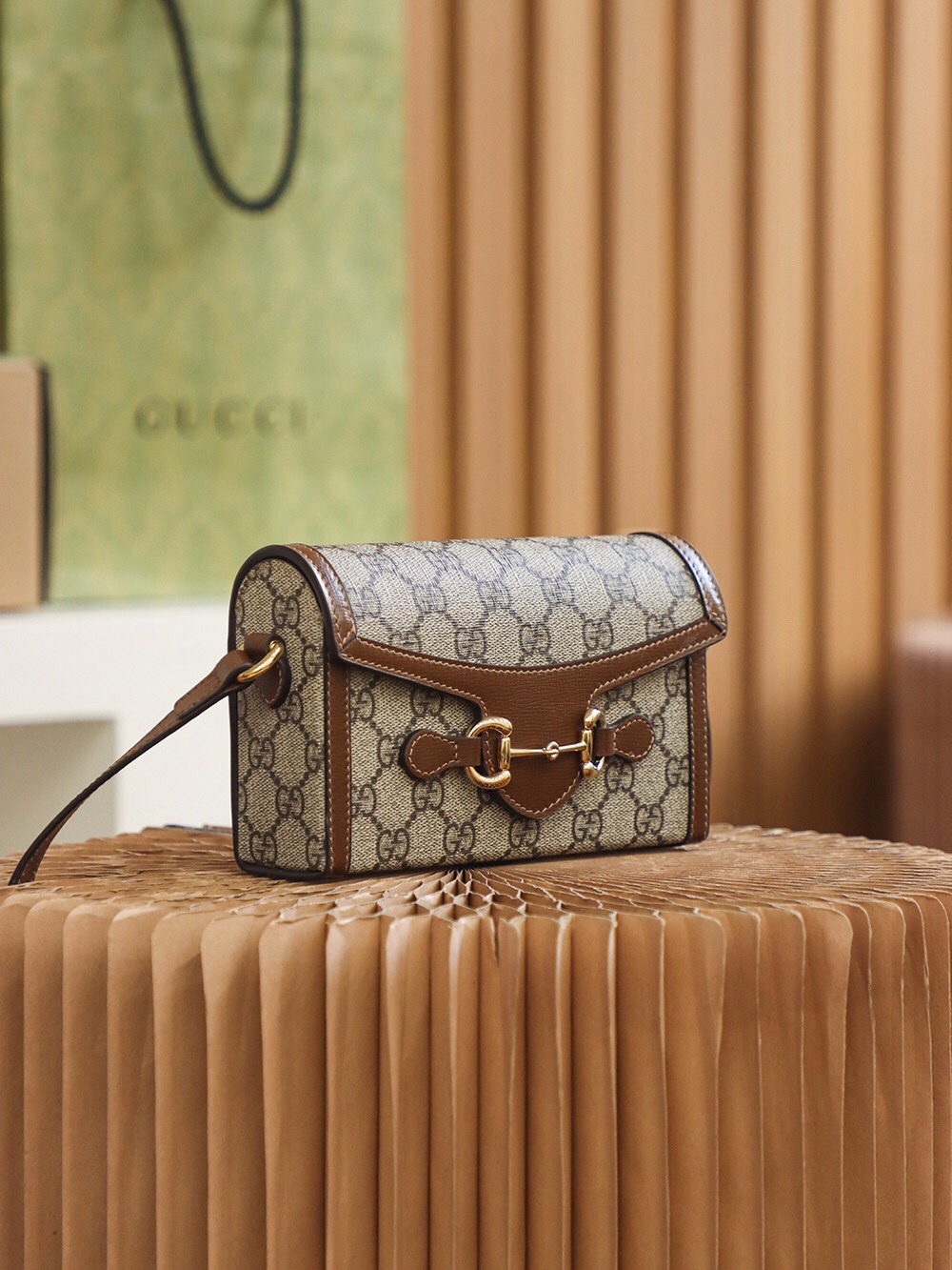 Gucci Horsebit 1955 mini bag in beige and ebony GG Supreme canvas with brown leather trim Size 18*12*5cm