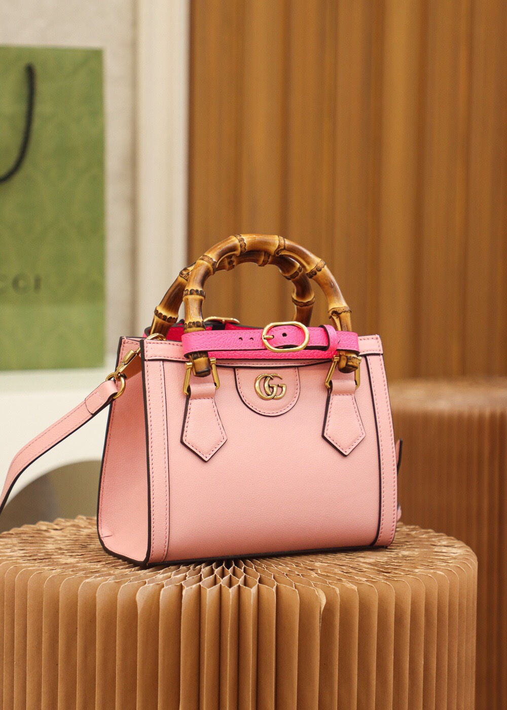 Gucci Diana mini tote bag in pastel pink with a bamboo handle Size 20*16*10cm