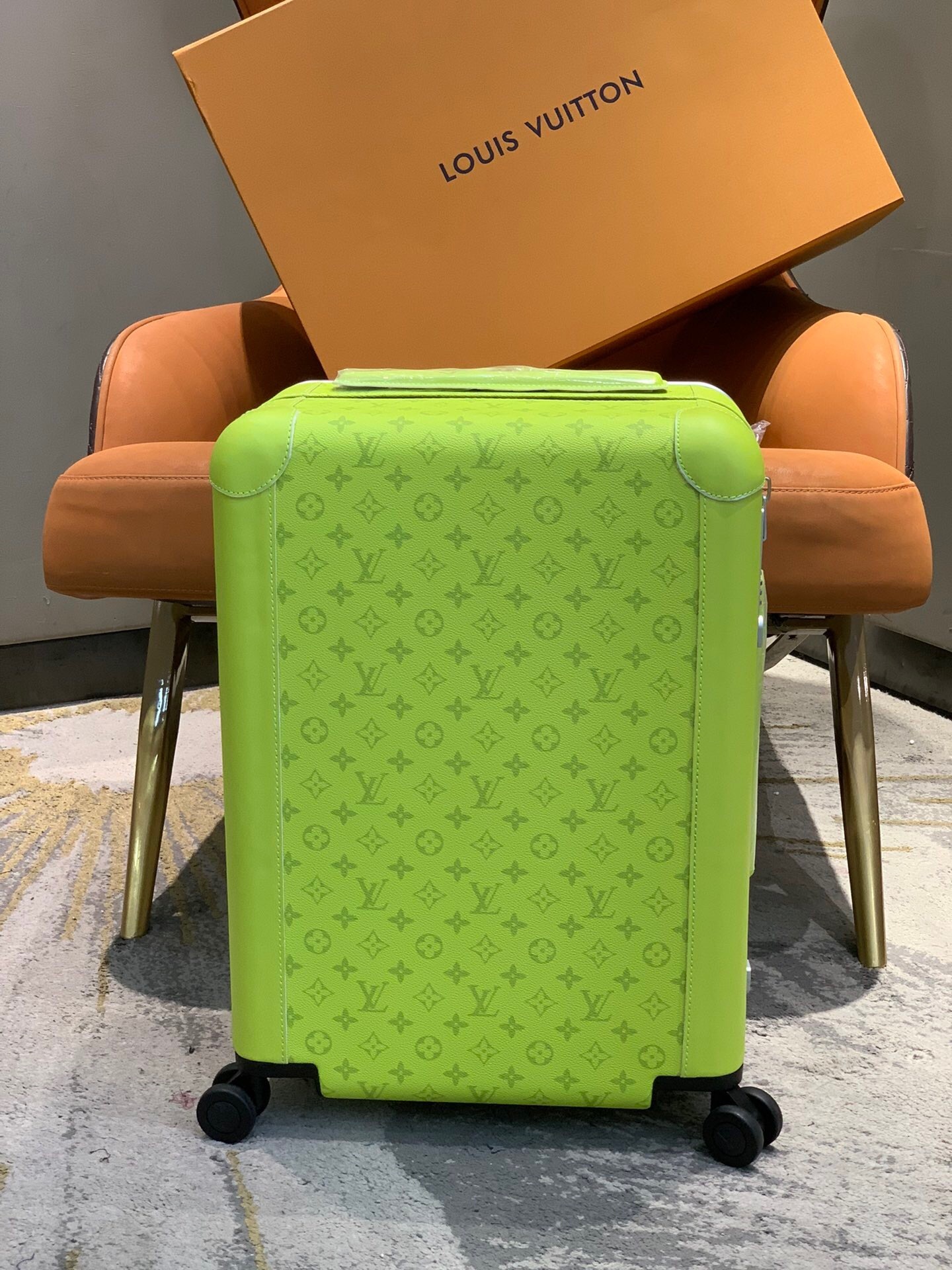 LV Horizon 55 suitcase green