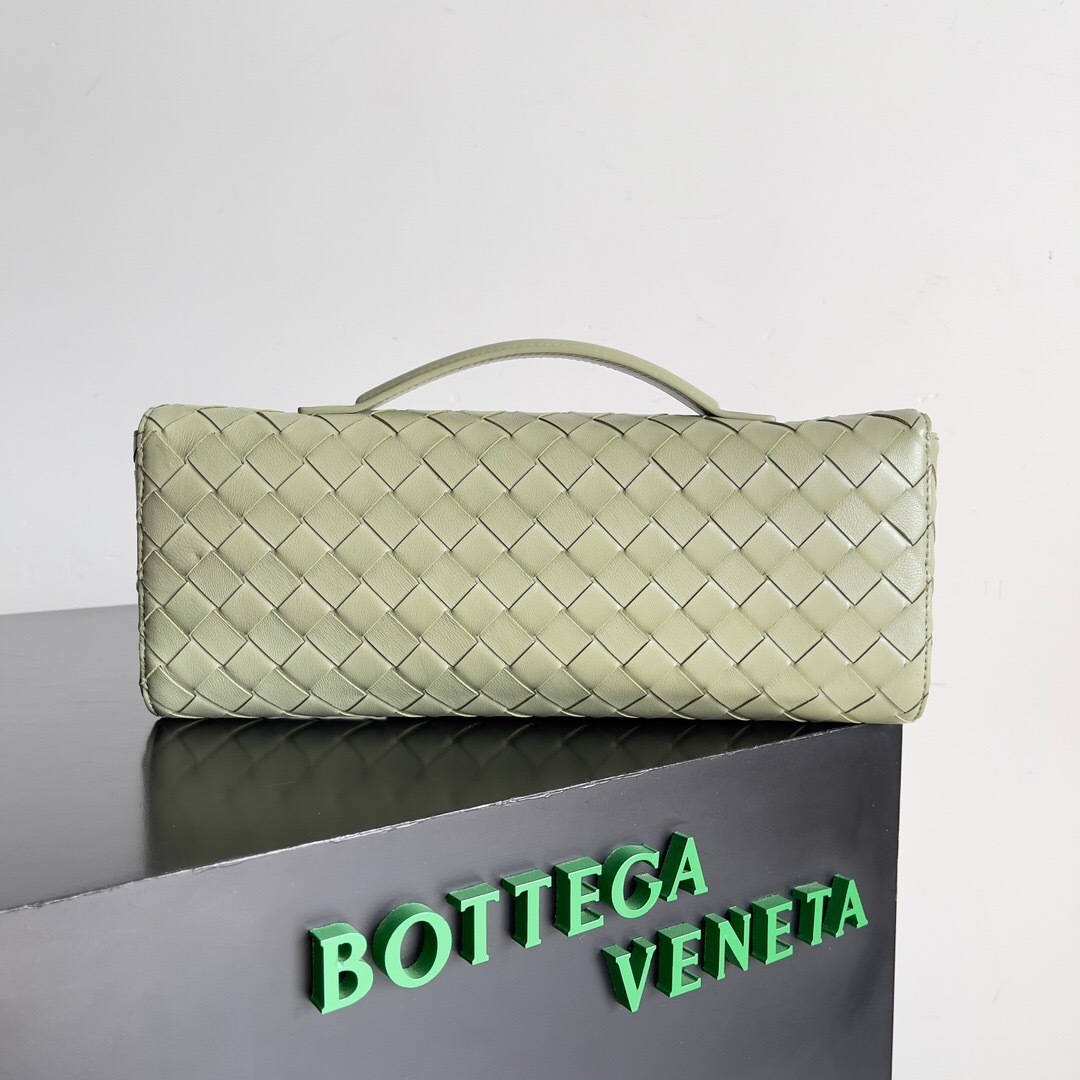 Bottega Veneta Andiamo clutch bag with an intrecciato woven design and a knot top handle