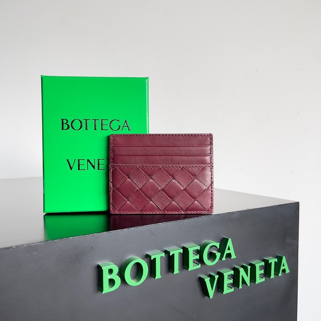 Bottega Veneta Intrecciato leather credit card case.