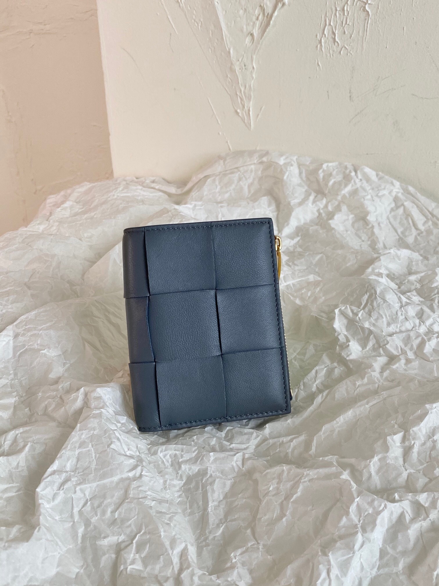 Bottega Veneta Small Cassette Bi-fold Wallet in navy blue Intrecciato leather